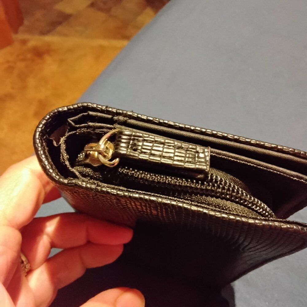 Kenneth Cole Reaction Wallet - Picture 3 of 7